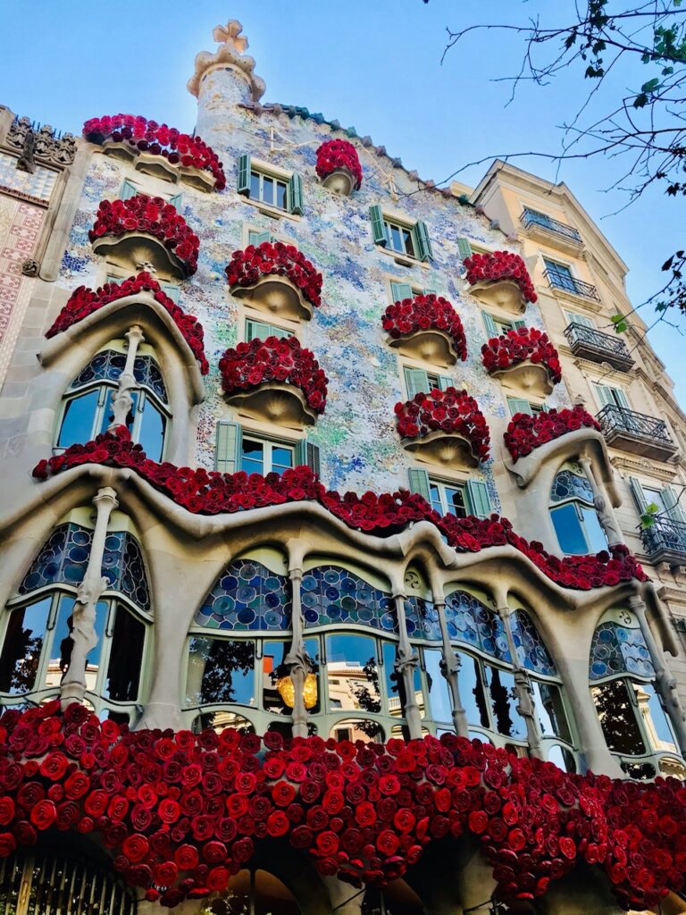 Casa Batlló decorated with roses